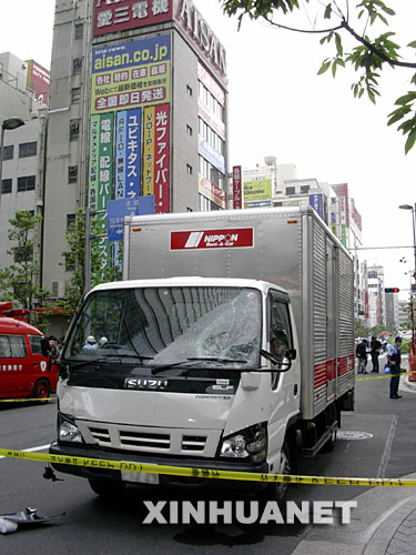 6��8�գ������������{������܇�vͣ�����ձ��|�����~ԭ���^�����գ����~ԭ�܇վ�����l��һ���Ԃ����¼���һ�������{܇ײ��·�˺�����܇�õ�����·�˼����죬�������3��������14���܂��� ���A��/��ͬ�� 