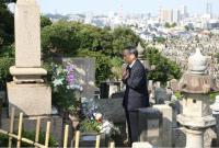 菅義偉就任日本首相后首次給恩師掃墓